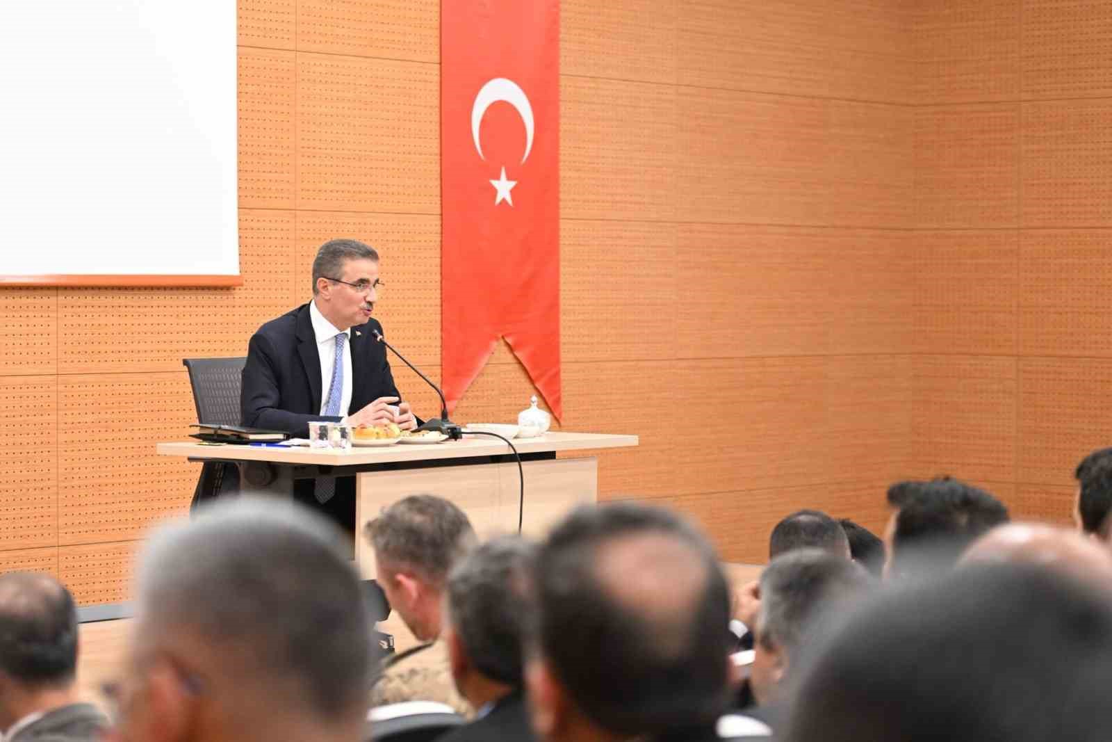 vali-barus-tan-is-birligi-ve-iletisimi-guclendirme-vurgusu