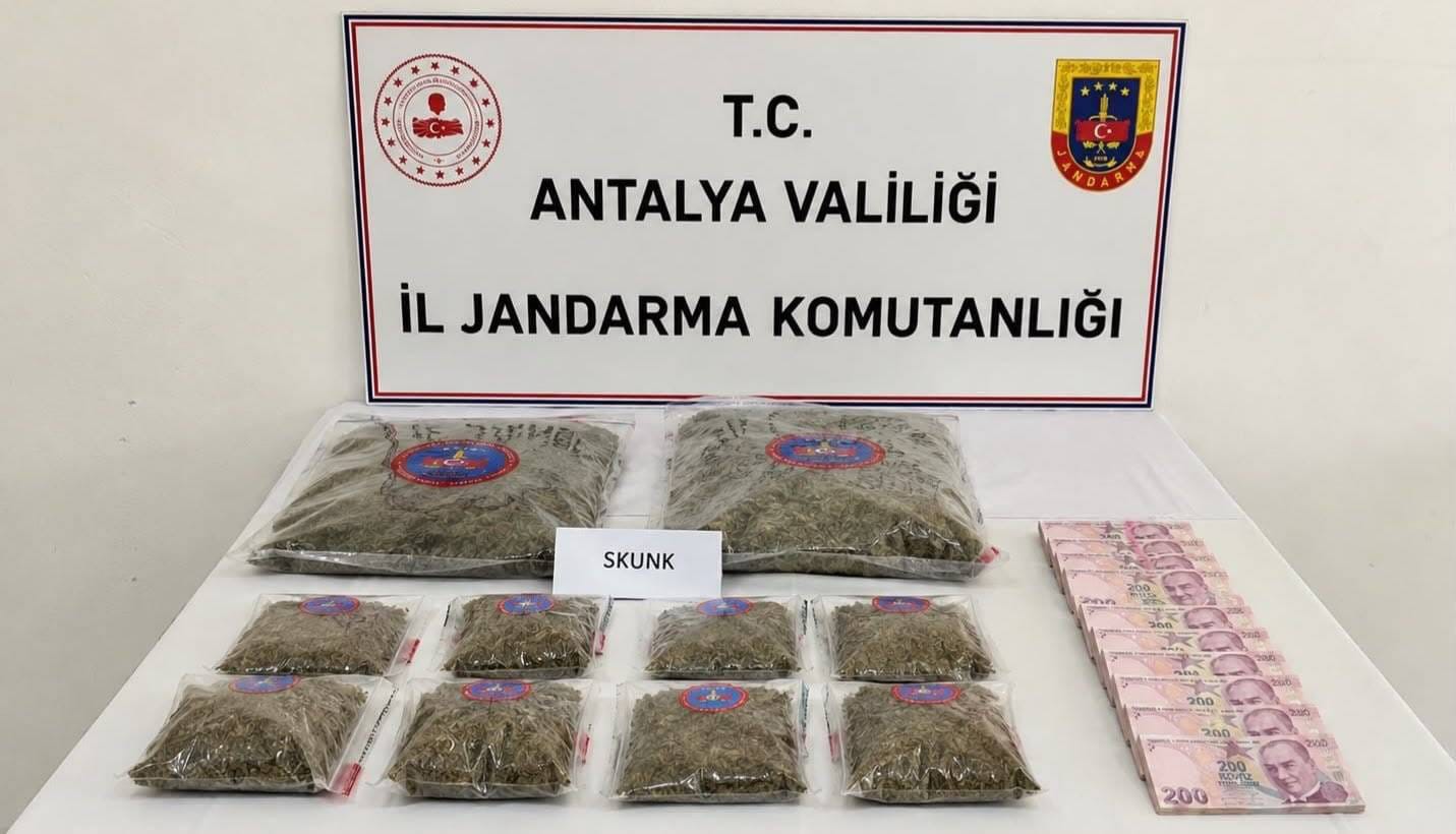 antalya-da-5-kilogram-skunk-esrar-maddesi-ele-gecirildi
