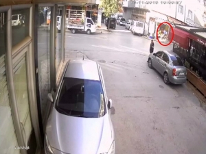 Pendik’te Aynı Aileden 3 Kişiyi Öldüren Zanlının Olay Yerine Geliş Anı Kamerada