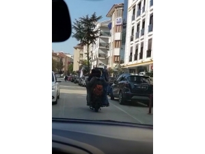 Elektrikli Bisiklete 5 Kişi Binen Aile ’Pes’ Dedirtti