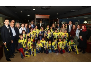 ’Umudum Öğretmenim Projesi’ İle Öğrenciler Fenerbahçe Stadı’nda