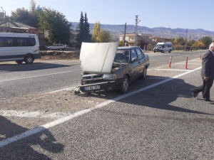 Otomobiller Çarpıştı: 1 Yaralı