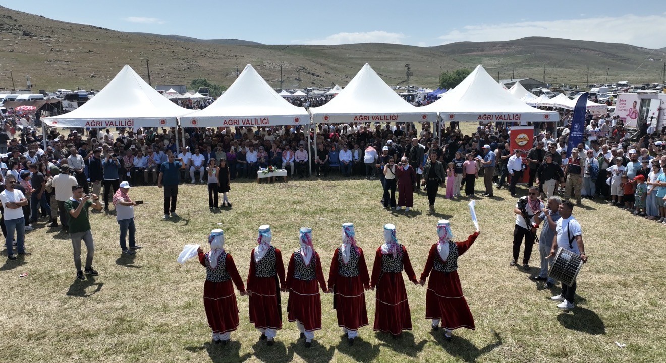 turkiye-nin-en-yuksek-rakimli-tatli-su-golu-balik-golu-nde-senlik-coskusu