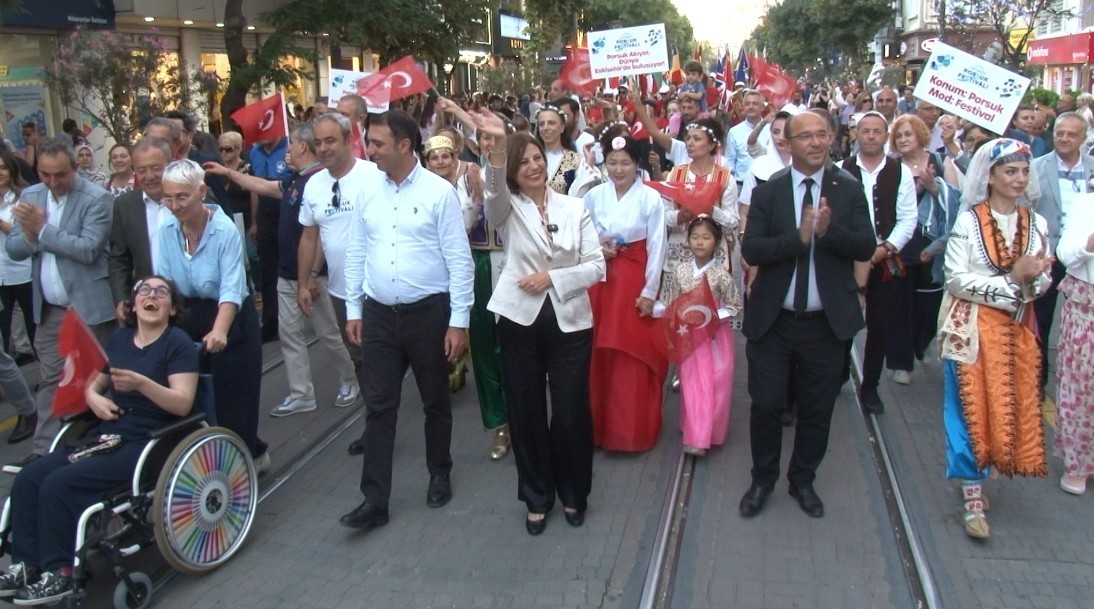 uluslararasi-eskisehir-porsuk-festivali-coskuyla-basladi