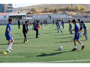 Van Büyükşehir Belediyesi Gençlik Ve Spor Kulübü Futbol Takımı Kuruldu