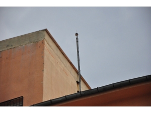 Okulun Paratoner Kablolarını Söküp Yakarken Yakalandılar