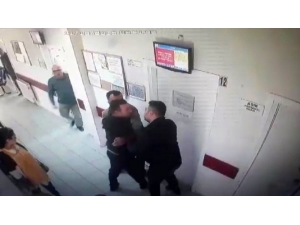 Annesinin Kimliği İle İlaç Yazmayan Doktoru Dövdü