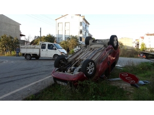 Ticari Araçla Kamyonet Çarpıştı: 5 Yaralı