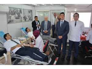 Başkan Kibar Kan Bağışında Bulundu