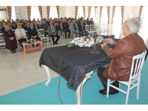 Yazar Vakkasoğlu’ndan Öğretmenlere Konferans