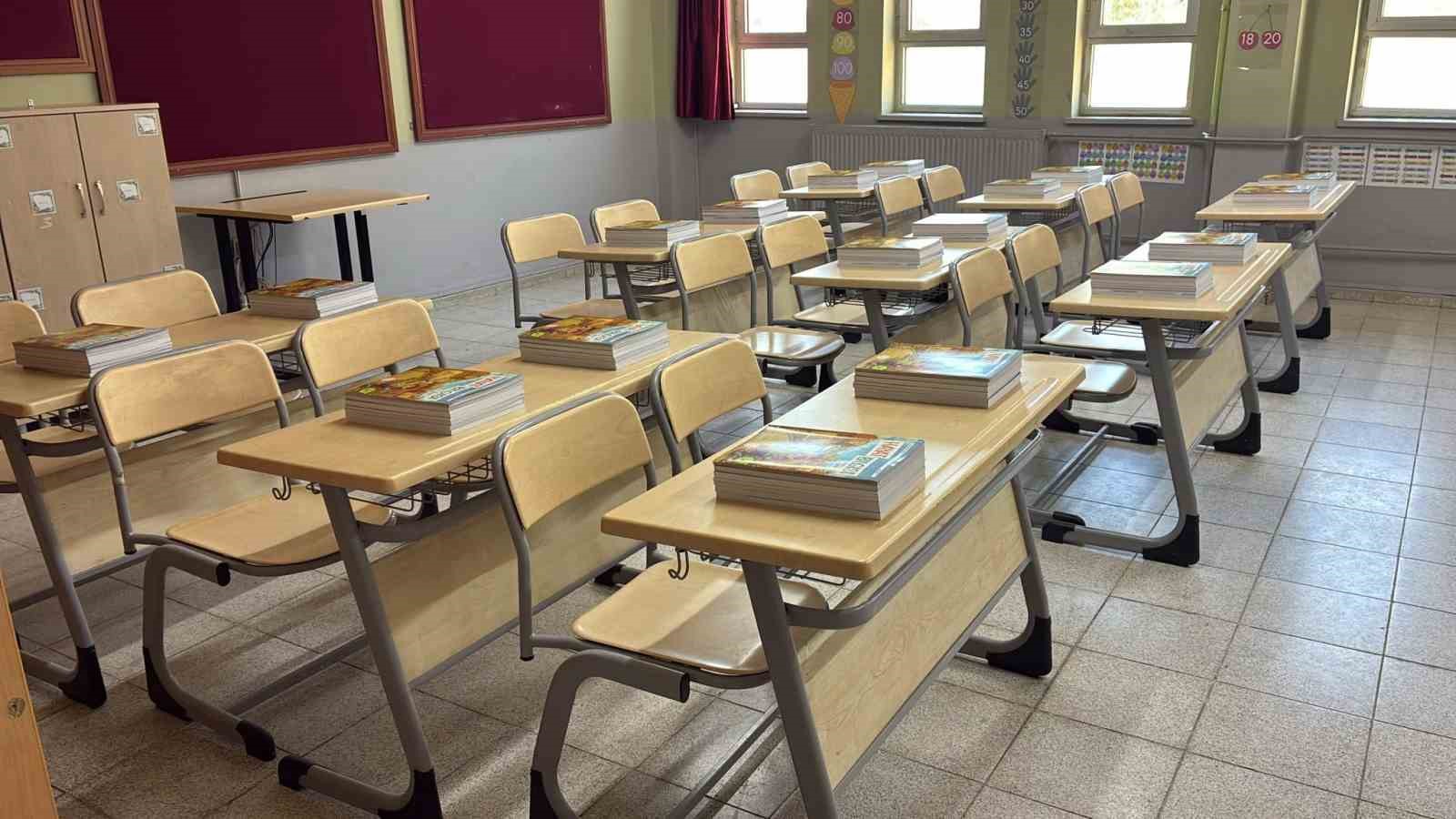 yatagan-da-120-bin-ders-kitabi-ogrencilerin-siralarinda-hazir