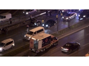 Vatan Caddesi’nde Kontrolden Çıkan Bir Otomobil Önce Elektrik Direğine Çarptı Ardından Karşı Şeride Geçerek Takla Attı. Kazada Yaralıların Olduğu Öğrenilirken Trafik Durma Noktasına Geldi.