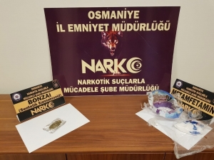 Otomobilin Farından Uyuşturucu Çıktı