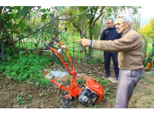 Çapa Makinesine Kapılan Yaşlı Şahıs Ağır Yaralandı