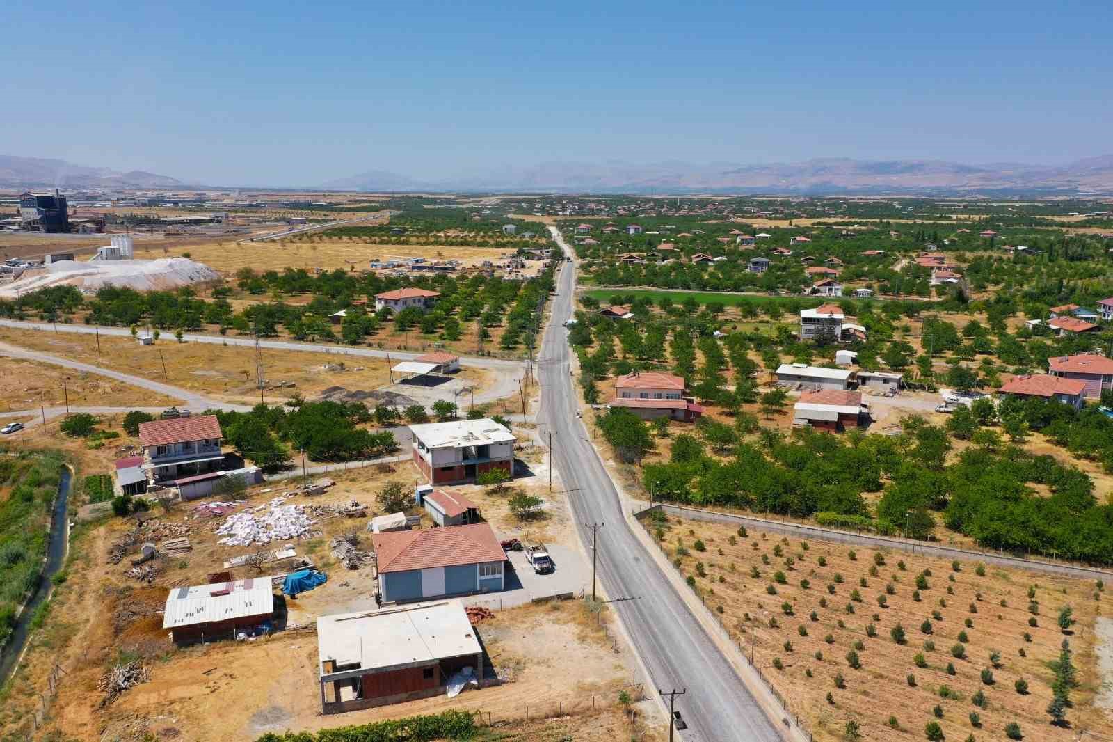 iki-onemli-yol-aksinda-calismalar-es-zamanli-suruyor