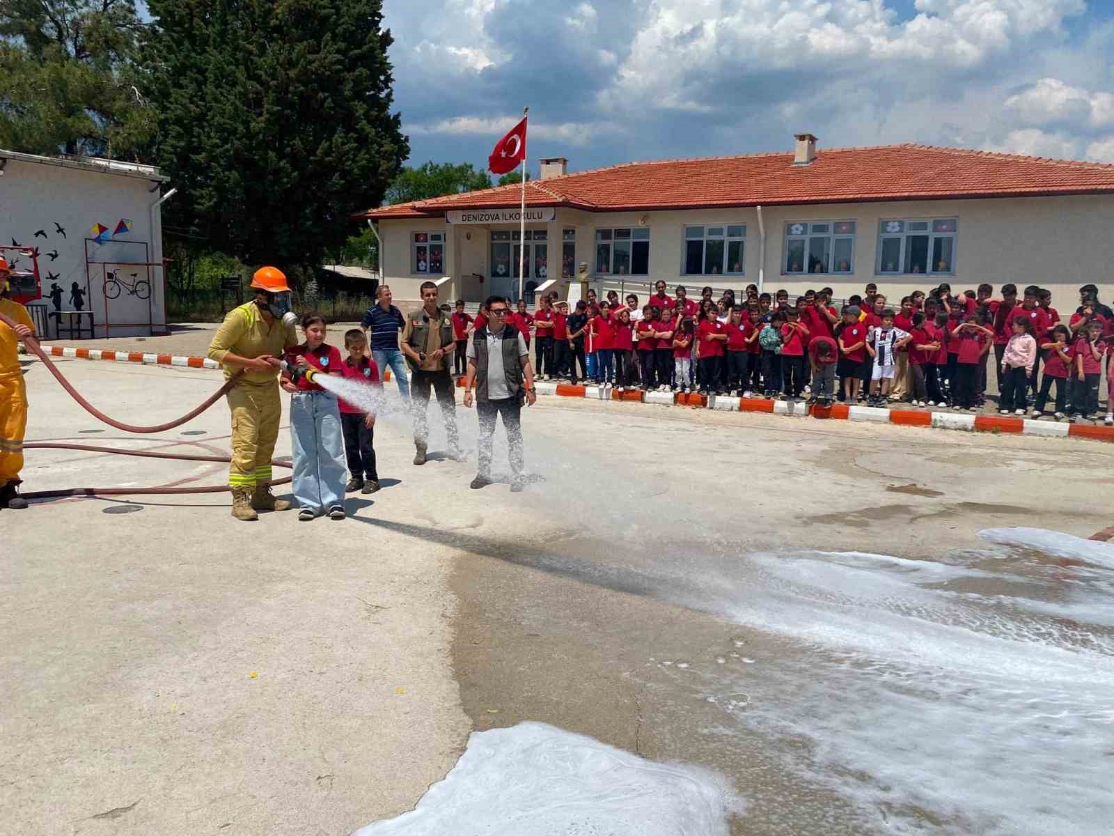 mugla-da-ogrencilere-orman-yangini-tatbikati-yapildi