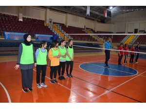 Evinin Sultanları Voleybol Turnuvası Başladı