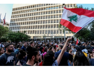Lübnan’da Protestocular Parlamento Binasını Kuşattı