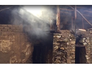 Keban’da Boş Ev Yandı