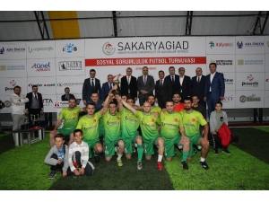 400 Çocuğun Giydirilmesi İçin Maç Oynadılar