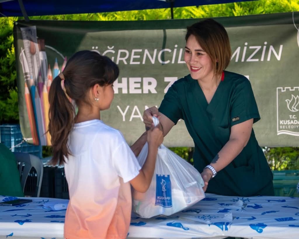kusadasi-nda-ogrencilere-122-bin-beslenme-paketi-destegi