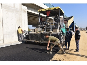 Bülent Ecevit Köprülü Kavşak’ta Yan Yollara Asfalt Atılıyor