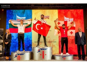 Bilek Güreşinde Dünya Şampiyonu Oldu