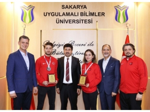 Şampiyon Karatecilere Rektör Sarıbıyık’tan Tebrik