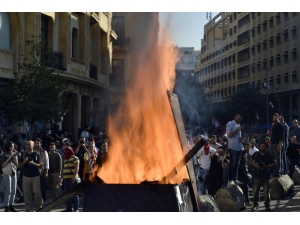 Lübnan’da Parlamento Oturumları Süresiz Ertelendi