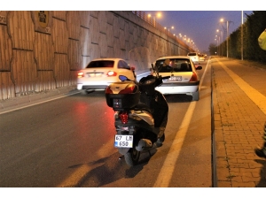 Motosiklet Kaldırıma Çıkarak Devrildi: 1 Yaralı