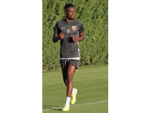 Bernard Mensah Forma Giyecek