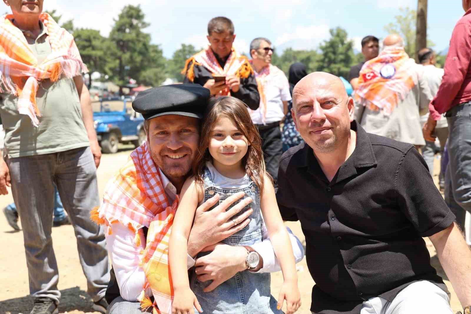 26-gokay-yoruk-senligi-binlerce-kisiyi-bulusturdu