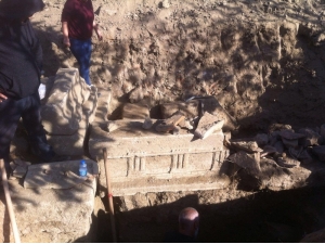 Defineciler Tarihi Alanlara Dadandı