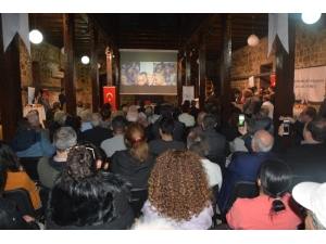 Atatürk Belgeseline İzmitliler’den Yoğun İlgi