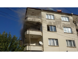 Çakmakla Oyun Yangın Çıkarttı