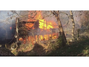 Kastamonu’da Ahşap Ev Yandı