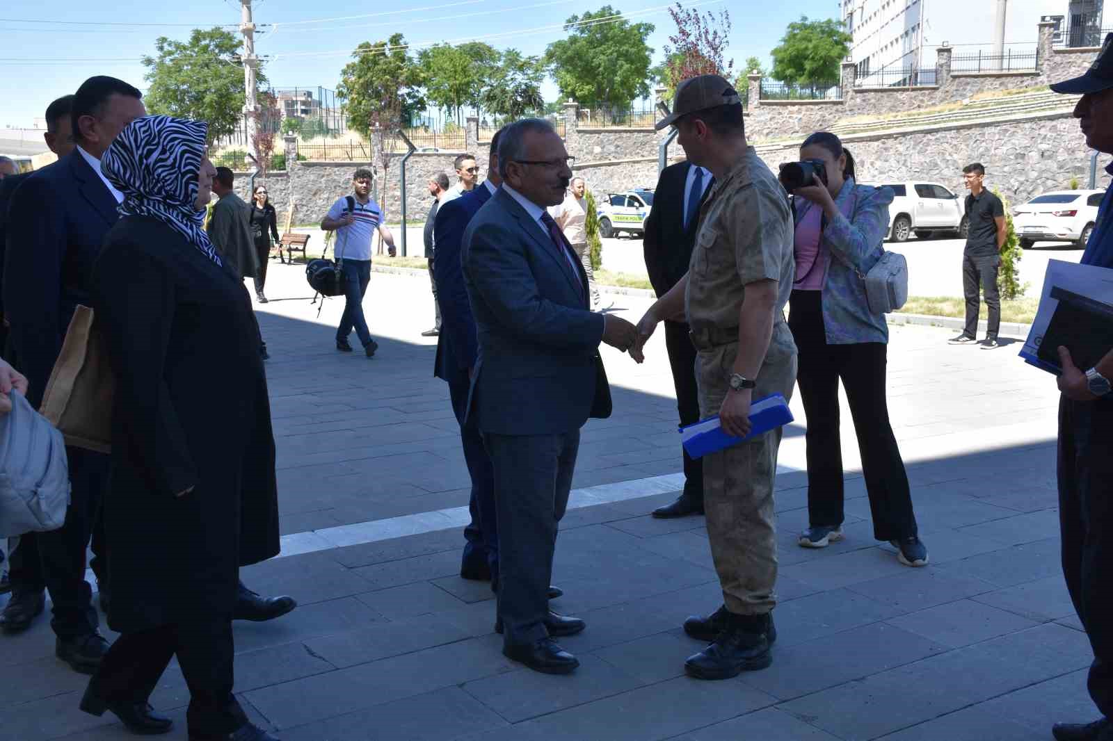 tbmm-okul-saldirilarini-arastirma-komisyonu-siverek-te-incelemelerde-bulundu
