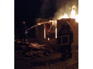 Baraka Üzerindeki Tahtalar Yandı