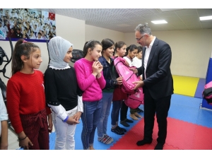 Kuş Gençlerle Bir Araya Geldi