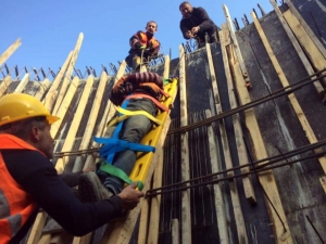 7 Metreden Kuyuya Düşen İşçiyi İtfaiye Kurtardı