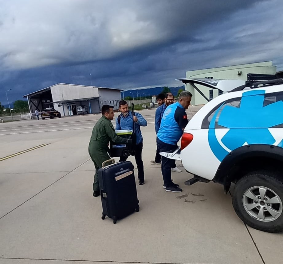 ambulans-ucakla-samsun-dan-ankara-ya-1-karaciger-ve-2-bobrek-grefti-ulastirildi