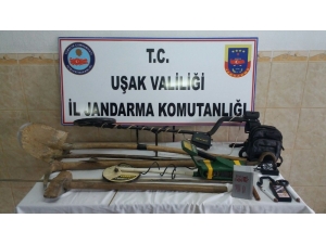 Uşak’ta Kaçak Kazı Yapan 8 Kişi Gözaltına Alındı
