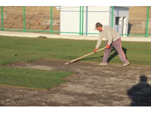 Elazığ Doğukent Stadına Çim Serimi Yapıldı