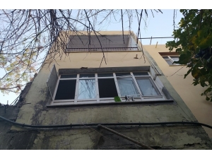 Pencereden Bakarken Bahçeye Düşen Adam Hayatını Kaybetti