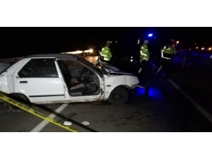 Kazada Otomobilin Kopan Kapısından Yola Savrulan Kadın Hayatını Kaybetti