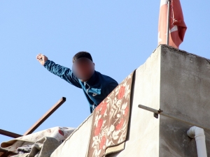 İntihar Girişiminde Bulunan Genci Arkadaşları İkna Etti