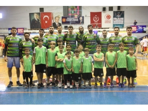 Kitap Veya Kırtasiye Getirene Basket Maçı Bedava