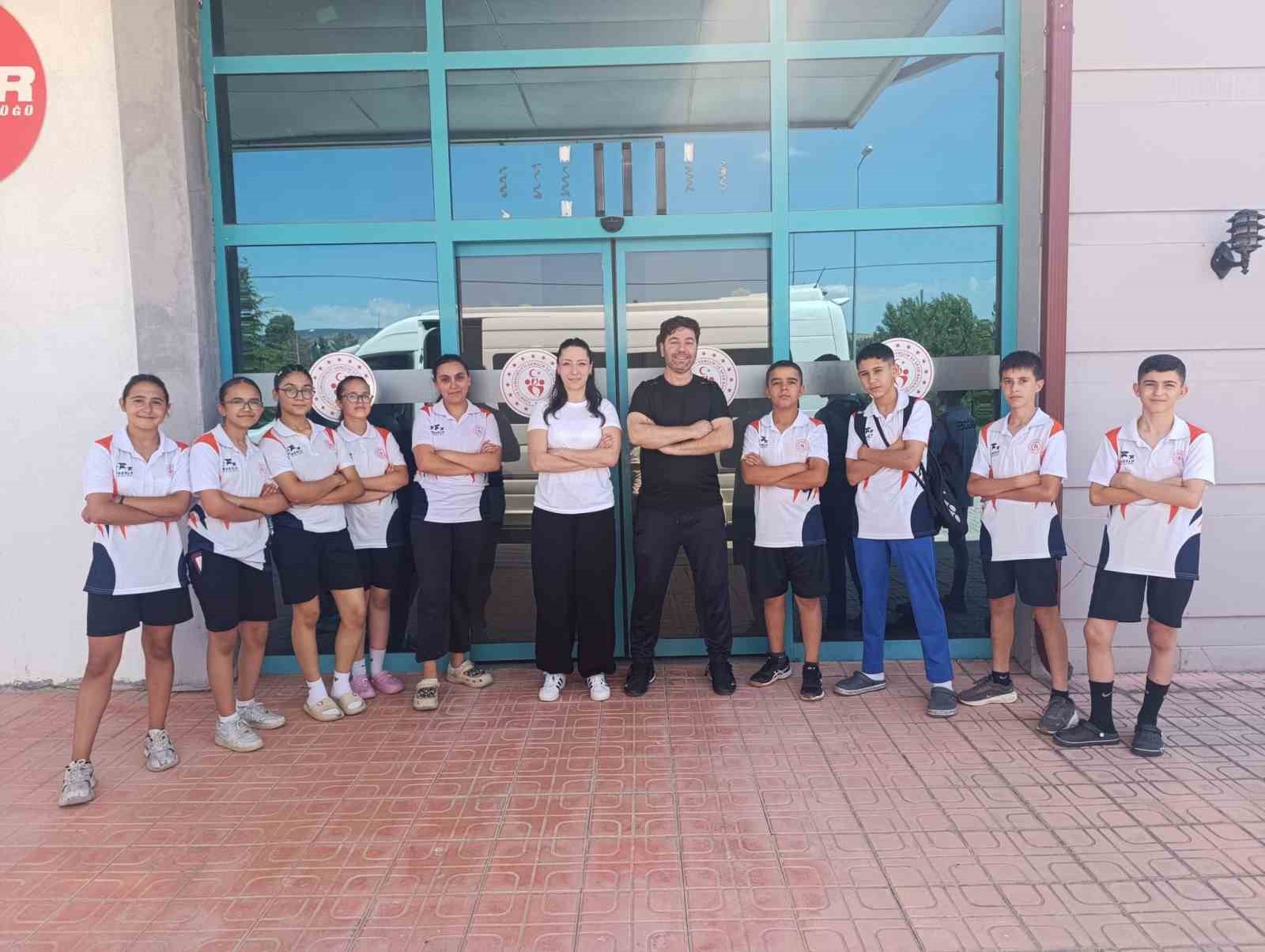 nigde-erkek-badminton-takimi-sampiyon-oldu
