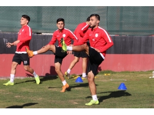 Karaköprü Belediyespor Hazırlıklarını Sürdürüyor