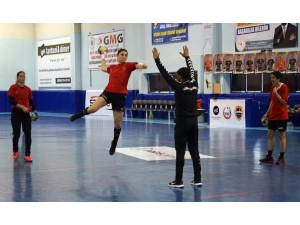 Hakan Günal: "Gruptan Çıkabilmek İçin Savaşacağız"